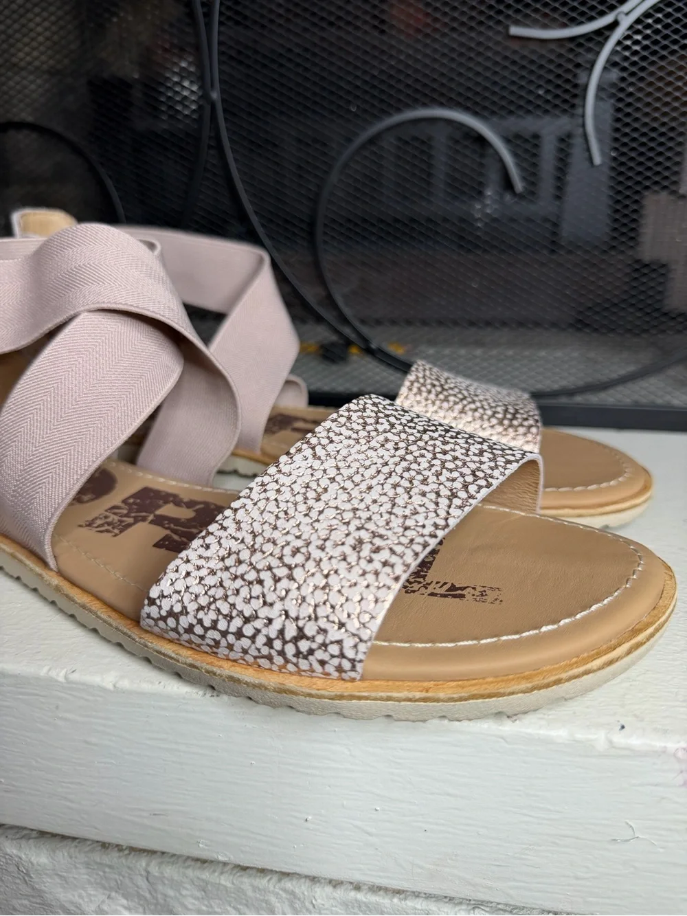 Sorel Ella Sandals Pinkish-Rose Metallic Textured Leather Toe Strap Size 10.5